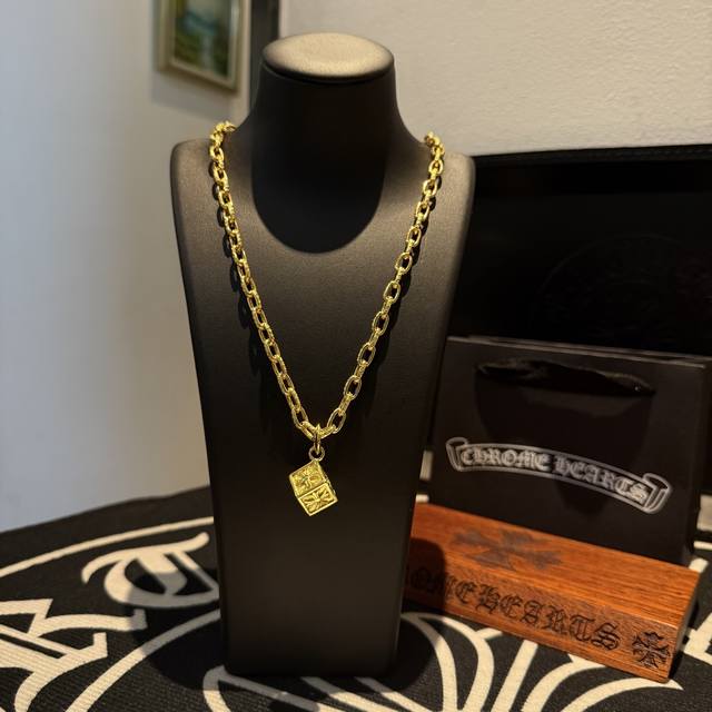 New counter quality Chrome Hearts Chrome Hearts gold letter necklace dice cross