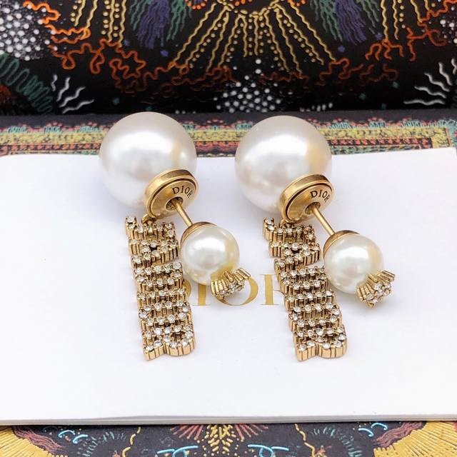 No.Ded0038 Dior Dior large and small pearl letters inlaid star earrings new coun