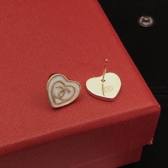 No.Xed0868 Ch*Nel latest love earrings consistent Zp brass material DDD