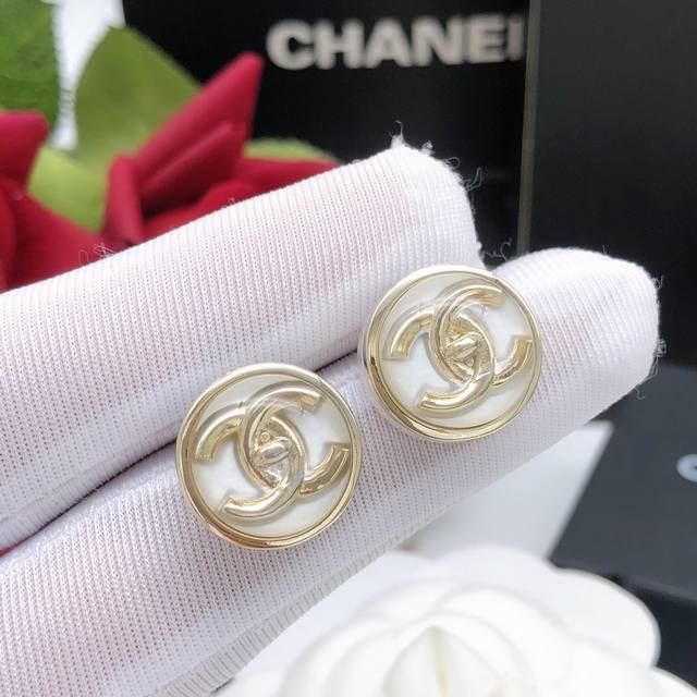 No. Xed0966 White No. Xed0964 Red No. Xed0965 Black Ch*Nel latest round earring
