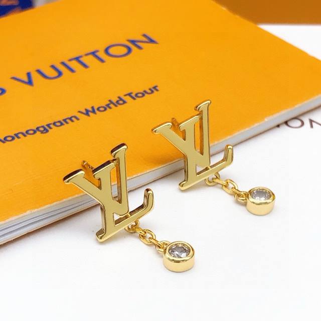 No.Led0062 Lv latest letter smooth tassel hanging diamond consistent Zp brass ma
