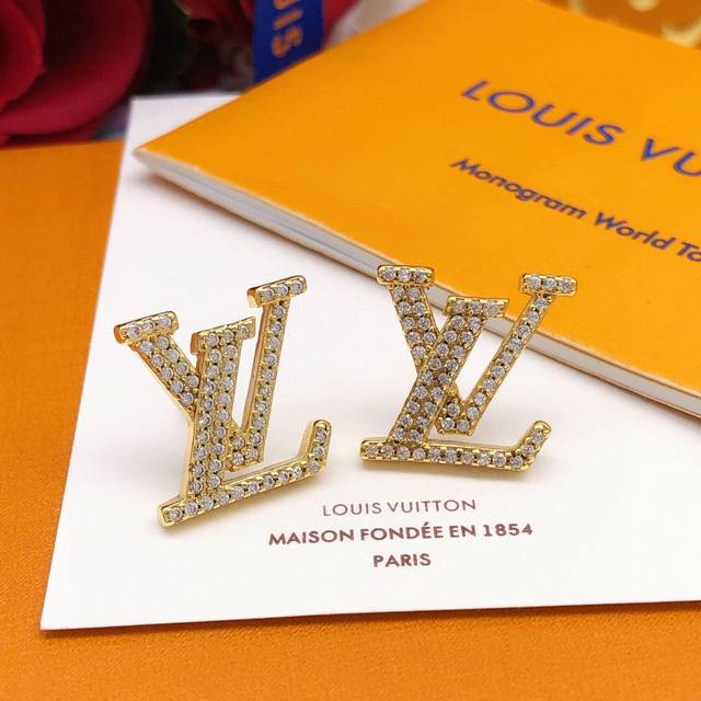 No. Led0052 Silver No. Led0038 Gold No. Led0049 Rose Gold Lv latest letter earr
