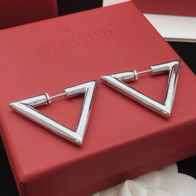 No.Ved0261 Valenti*O latest smooth triangle earrings consistent Zp brass materia