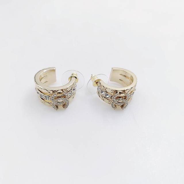 Chanel latest plaid pattern full diamond earrings consistent Zp brass material D
