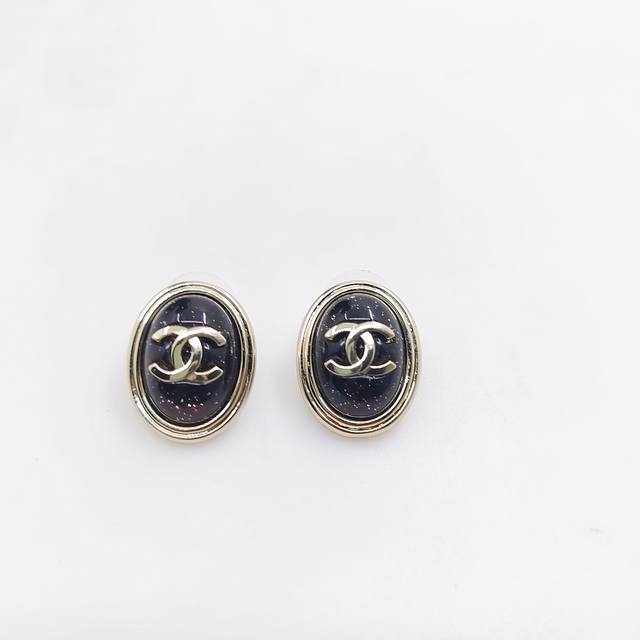 Chanel latest oval earrings consistent Zp brass material DDD