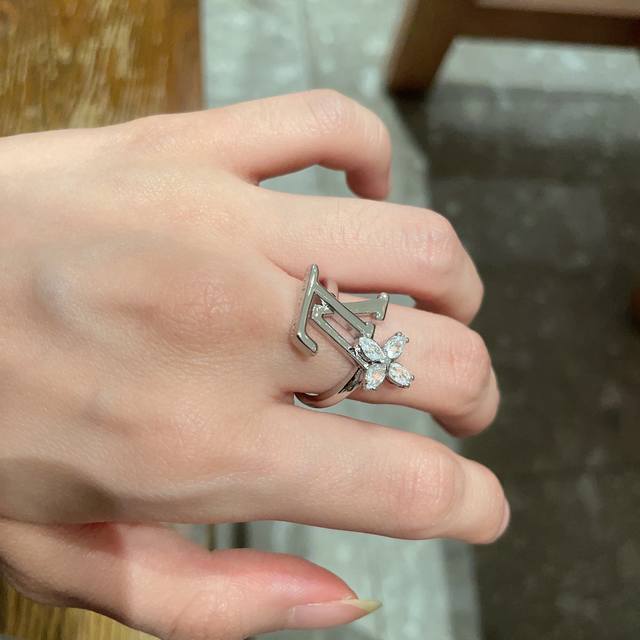 New luxury Lv Louis Vuitton ring Super beautiful imported letter diamond ring A