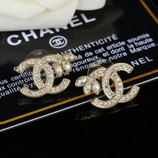 Chanel new horse eye diamond earrings counter synchronous new double C earrings
