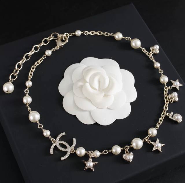 Ch*Nel Multi-accessory pearl necklace consistent Zp material DDD