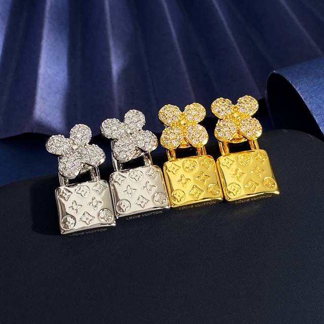 Lu92 Lv Louis Vuitton light luxury full diamond four-leaf flower front and back
