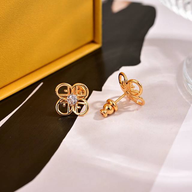 Fendi Fendi Logo earrings high-end custom hot-selling new models are simple and
