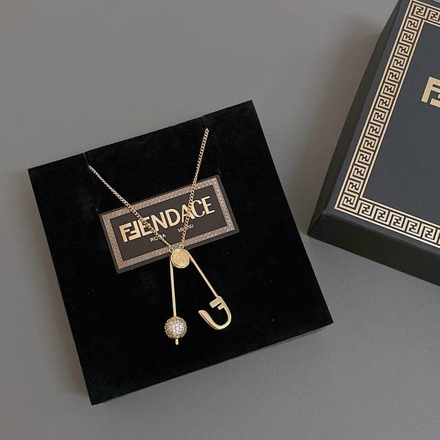 We produce the F co-branded V pin necklace Z 5300, and it comes with Fd ordinar