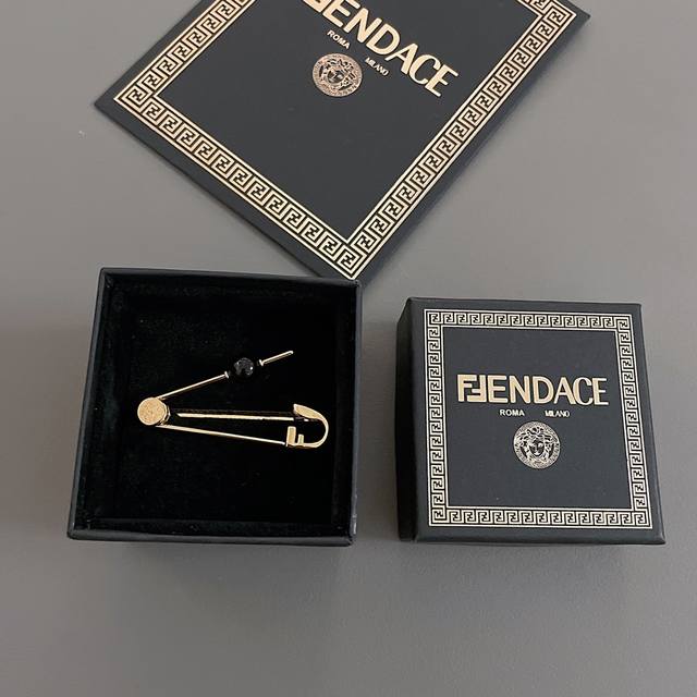 Single We produce F joint V single black bead pin ear hook Z 4400, a casual int