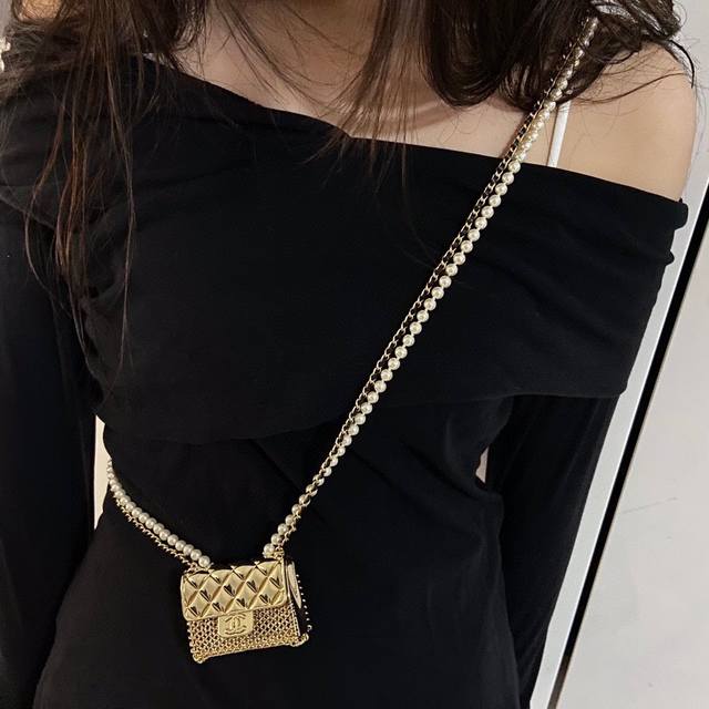 New necklaces have arrived. Popular bags and necklaces are purchased. The origi