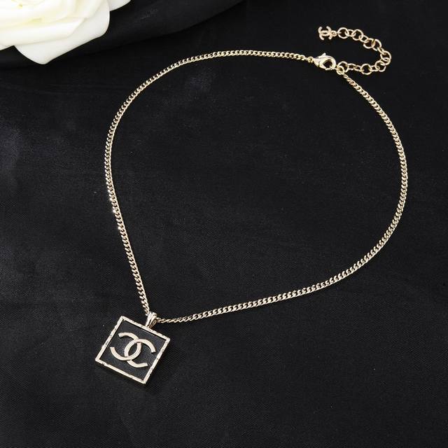 Chanel Chanel new necklace hot-selling models are available at the same time as