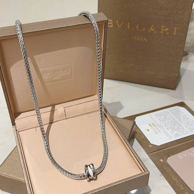 Bulgari necklace V gold material Bvlgari Bulgari Divas' Dream series is perfect