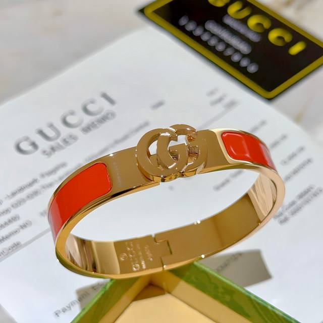 Gucci bracelets are handmade and the latest bracelets are of a higher grade. Th