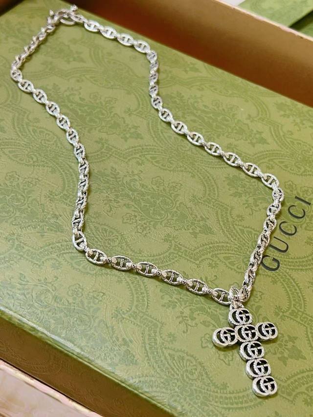 The latest Gucci necklace with a higher grade chain, the same as the celebrity