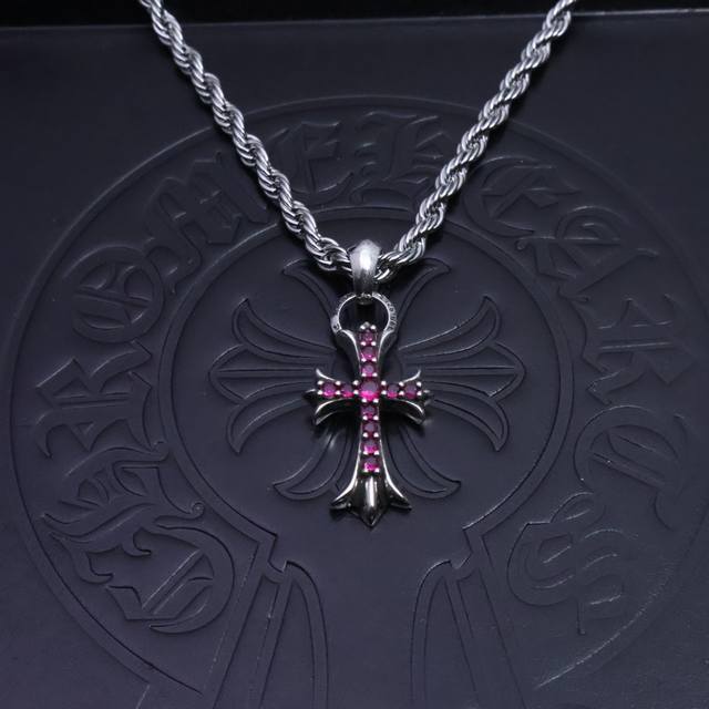 Chrome Hearts necklace, twisted chain is so cool. The latest Chrome Hearts neck