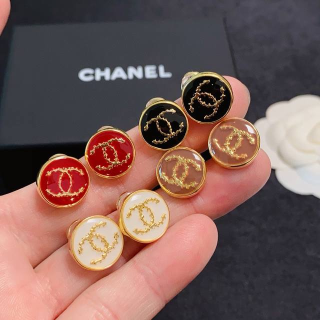 New listing high-end Chanel Xiaoxiang double C simple new year red, white black