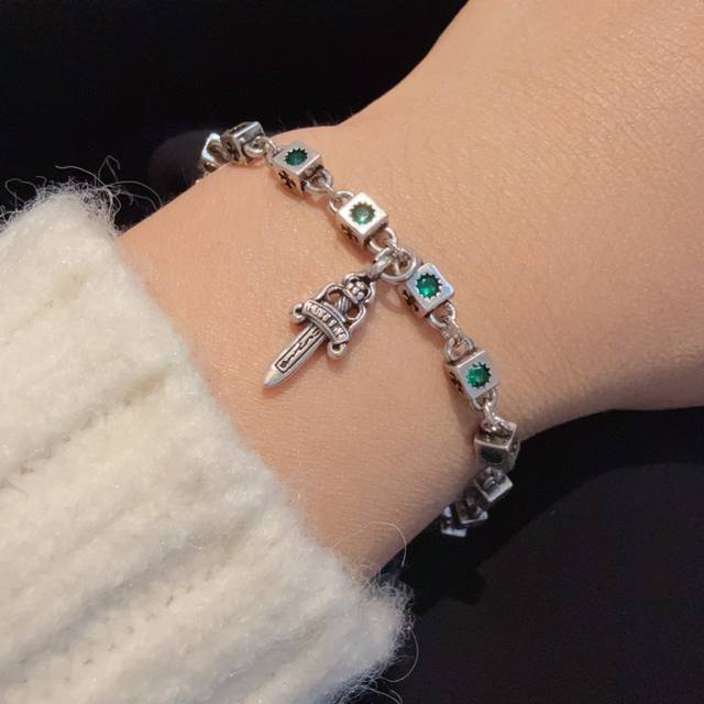 New counter quality Chrome Hearts green diamond bracelet. The concave and conve