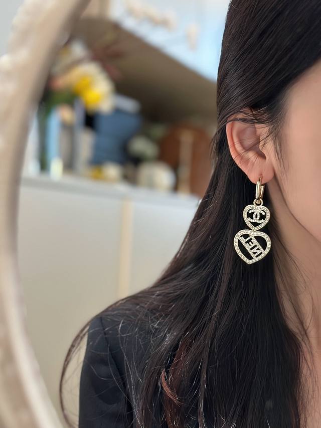 No.Xed0351 Ch*Nel latest hollow heart earrings consistent Zp brass material DDD