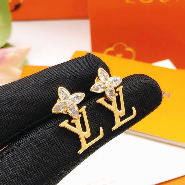 No.Led0340 Lv*Latest horse eye plum blossom diamond earrings consistent Zp brass
