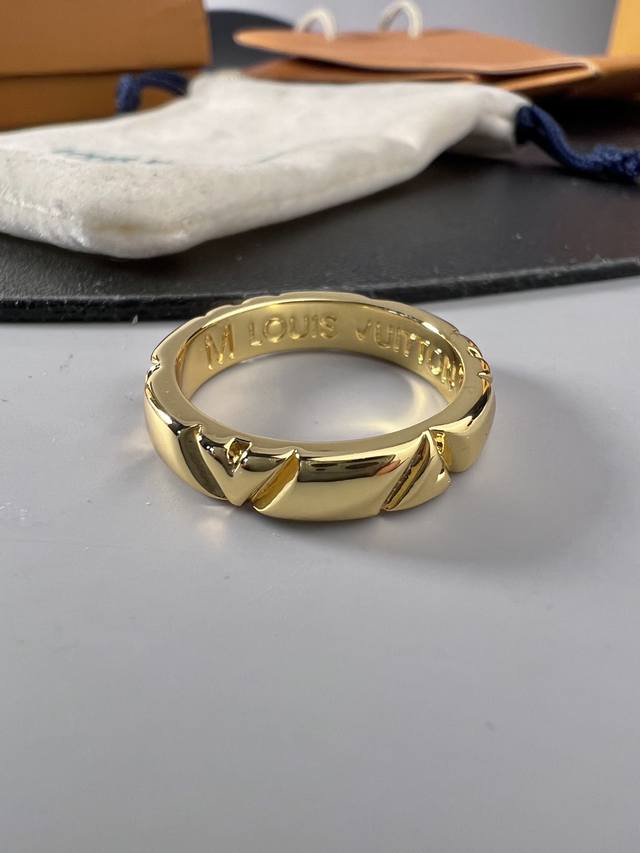 Lv ring, size: 6.7.8 DDD