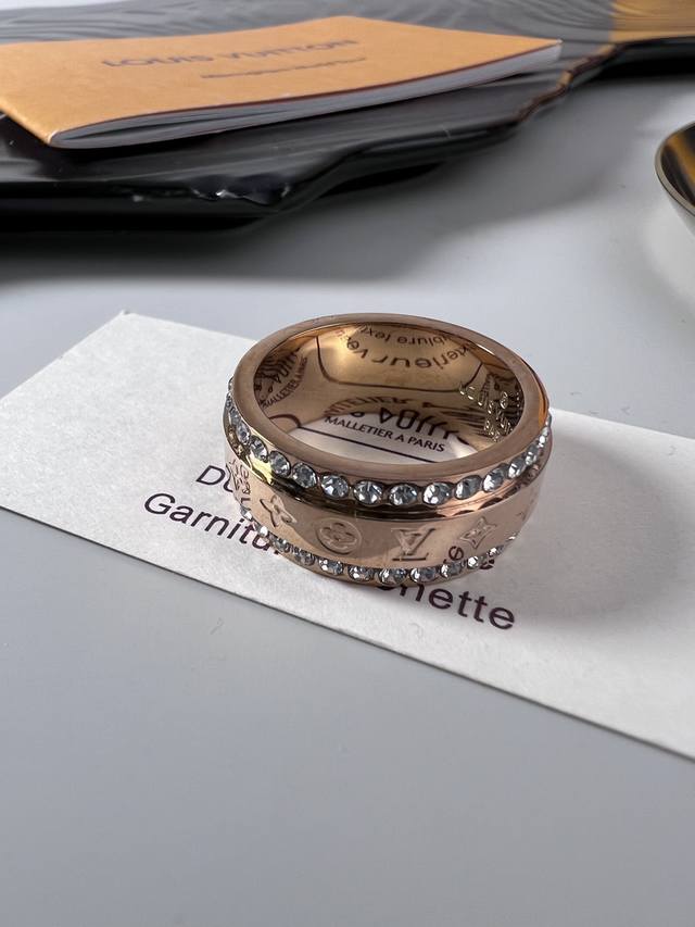 Lv ring, size: 7, 8, 9 DDD