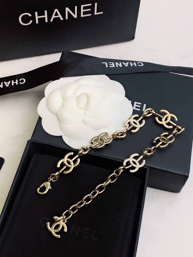 Today's new Seiko version Chanel's new double C bracelet This year, Chanel has