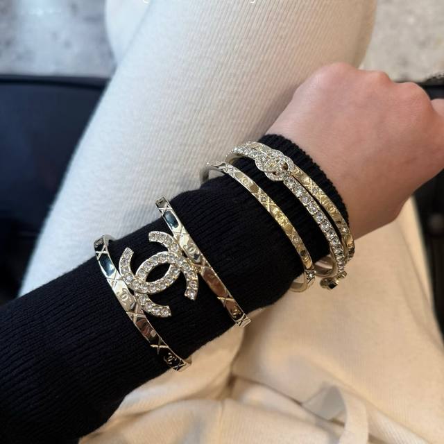 Xiaohongshu recommends the hot-selling Xiaochan new C-shaped diamond-studded hol
