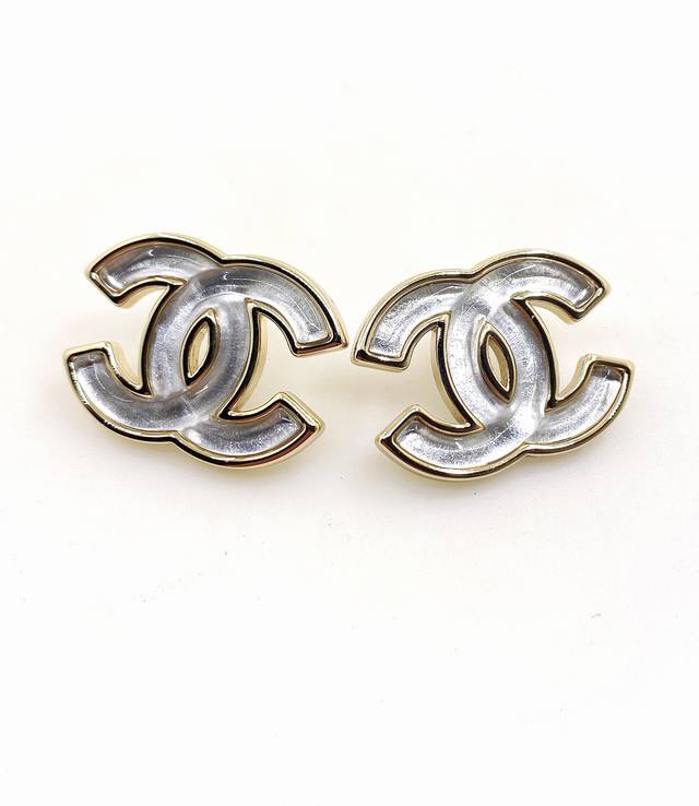 Chanel latest white transparent resin Cc earrings consistent Zp brass material D