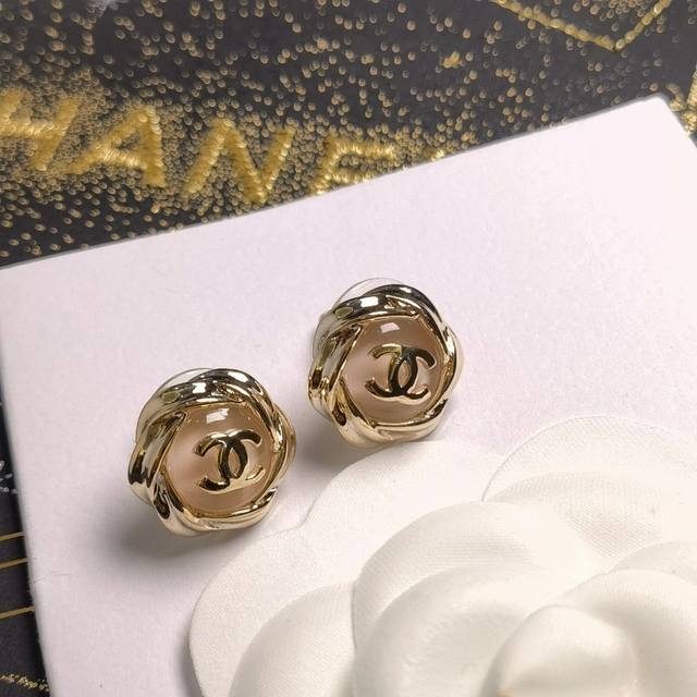 Zp Chanel rose quartz letter hoop earrings original logo print is very beautiful