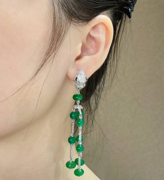 Many internet celebrities wear it, Bulgari's snake tassel earrings are loved by