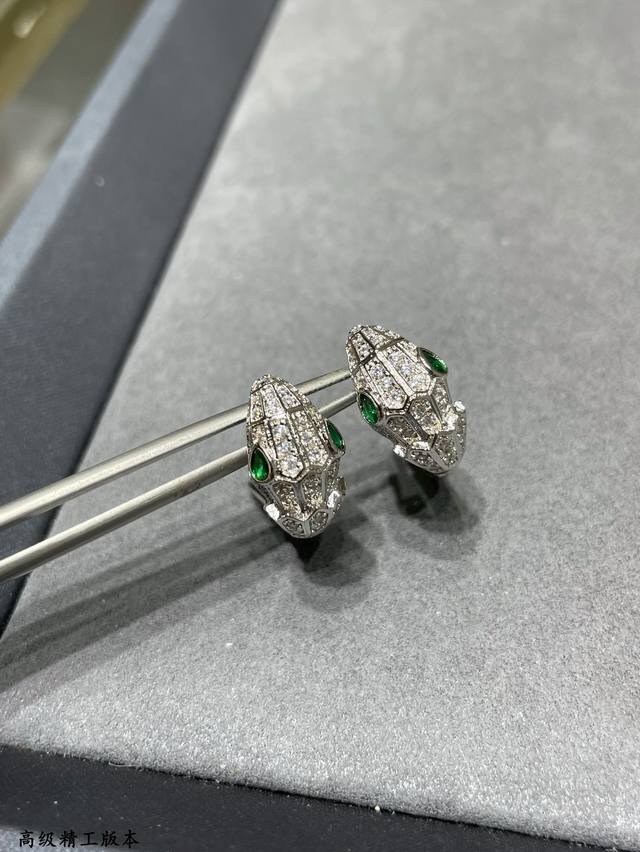 Bvlgari Serpenti Diamond-shaped Emerald Snake Series Earrings inlaid with high-g