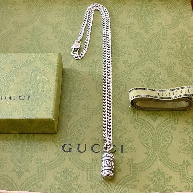 The latest Gucci necklace, the chain is higher grade, the same as the celebrity
