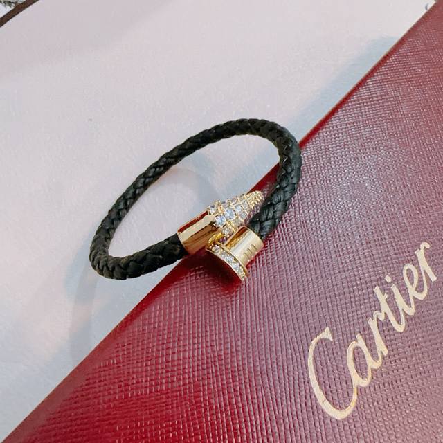 Cartier bracelet bracelet V gold cowhide material series perfect appearance, in