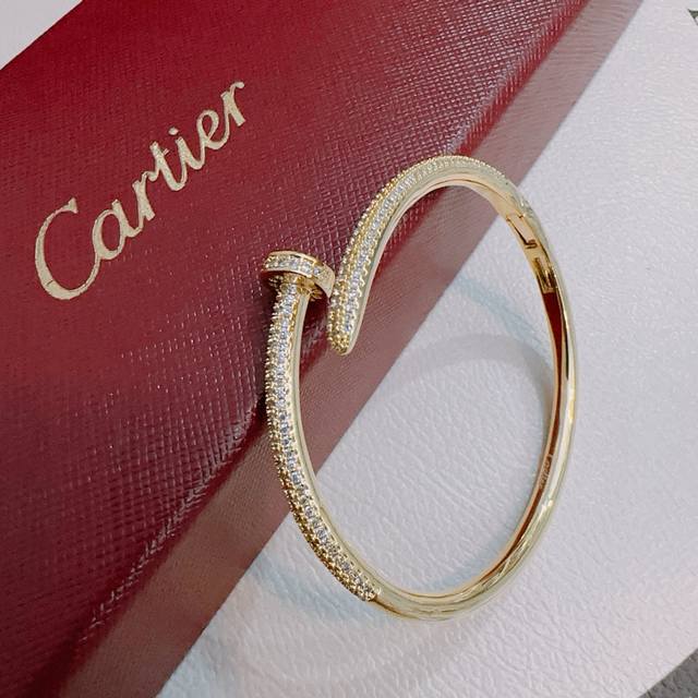 Cartier bracelets are made of V gold, with perfect appearance and invincible de