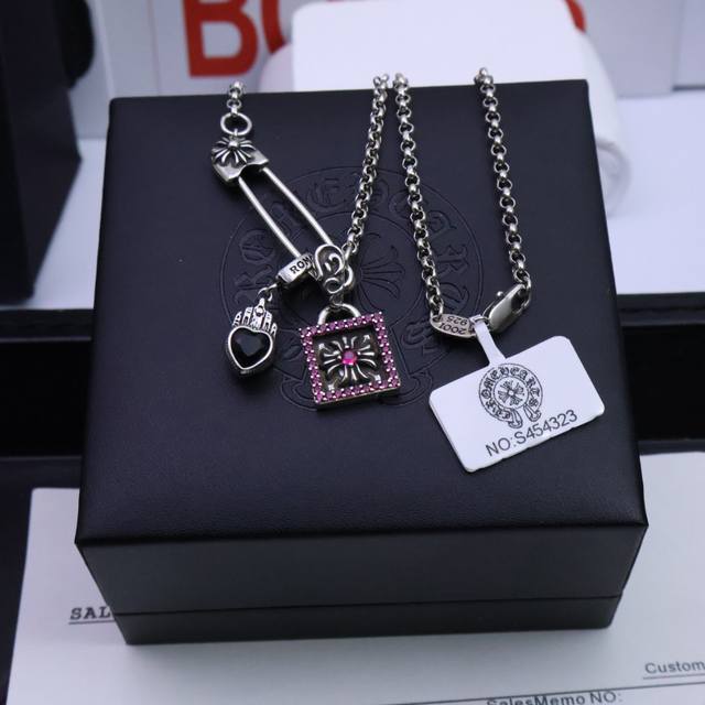 Hot item recommendation: Chrome Hearts necklace, twisted chain is so cool. Chrom