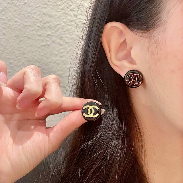 Chanel classic double C earrings DDD