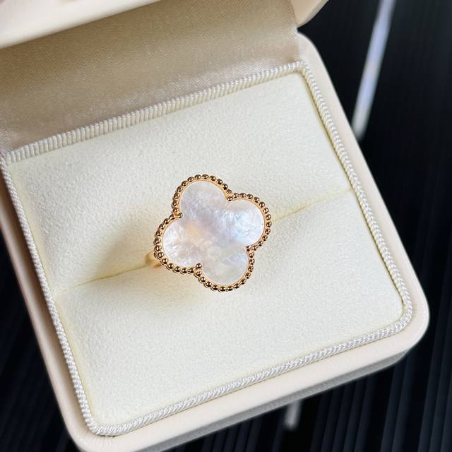 A5616 Fanjia's new white mother-of-pearl four-leaf clover large ring is heavy en