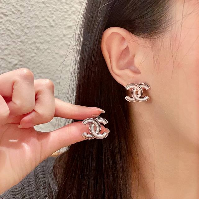 Chanel classic double C earrings DDD