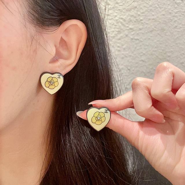 Chanel Camellia Double C Earrings DDD