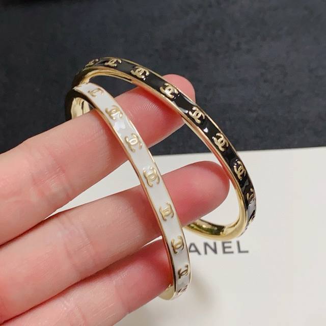 Xiaohongshu recommends the hot-selling Xiaochan new double C letter logo black a