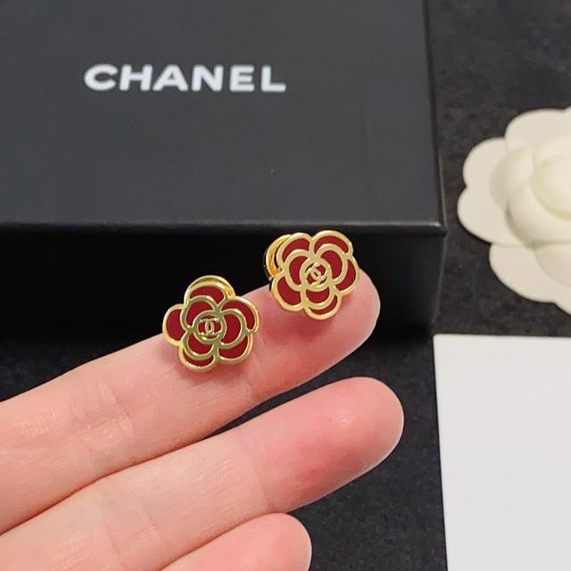 Chanel Chanel New Year Red Camellia Double C Earrings This style is very good-lo