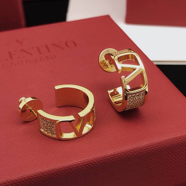 No.Ved0206 Valenti*O latest moon ear hook earrings consistent Zp brass material