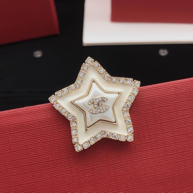 No.Xxz0210 Ch*Nel latest five-pointed star brooch consistent Zp brass material D