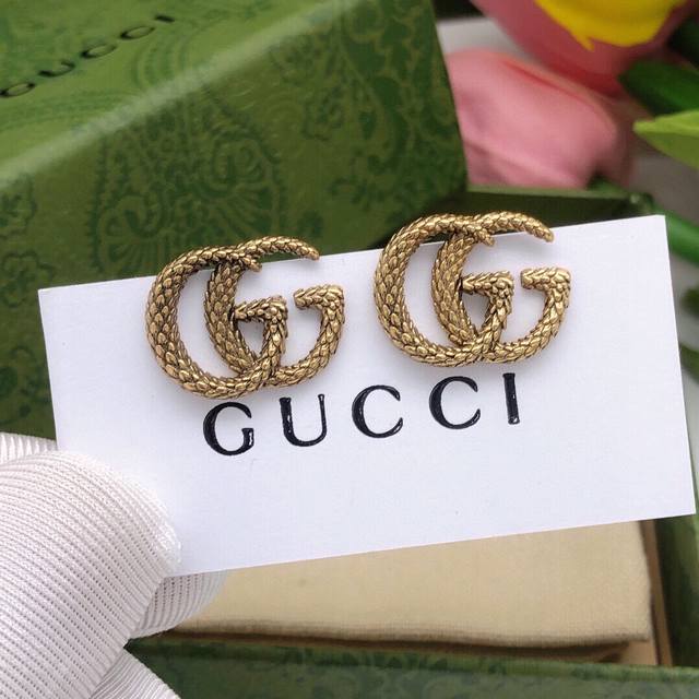 No. Ged0075 Gucci's new retro earrings are definitely Gucci's style. Exaggerate