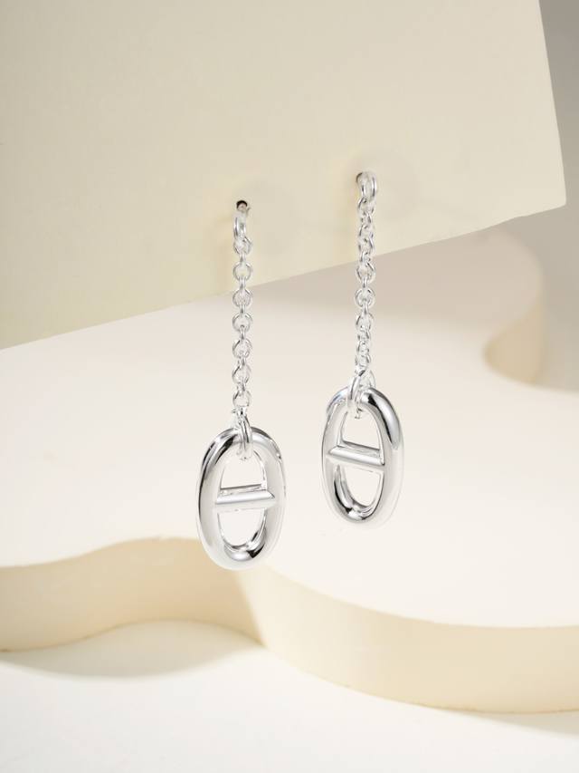 Hermes Farandole pig nose earrings are also called Farandole. This one has a pen