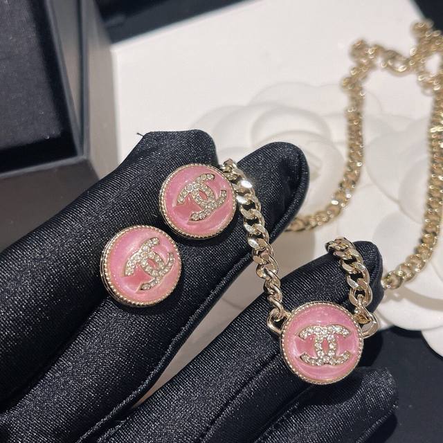 No. Xed0882 white No. Xed0881 black No. Xxl0045 pink necklace No. Xed0592 pink