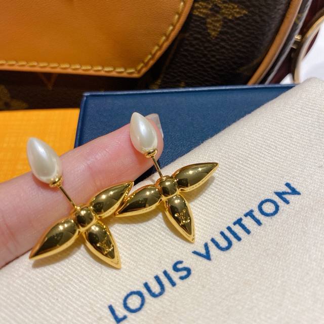 No.Led0020 Lv latest style old flower earrings with consistent smooth surface Zp